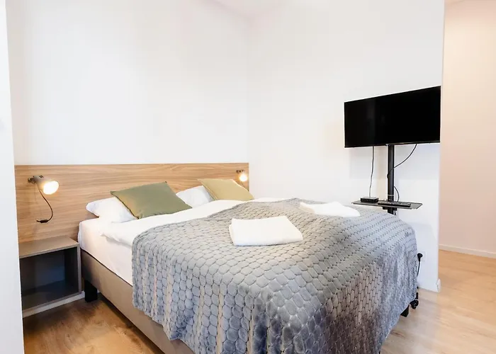 Elegant Very Berry Studios In Poznan Center By Noclegi Renters