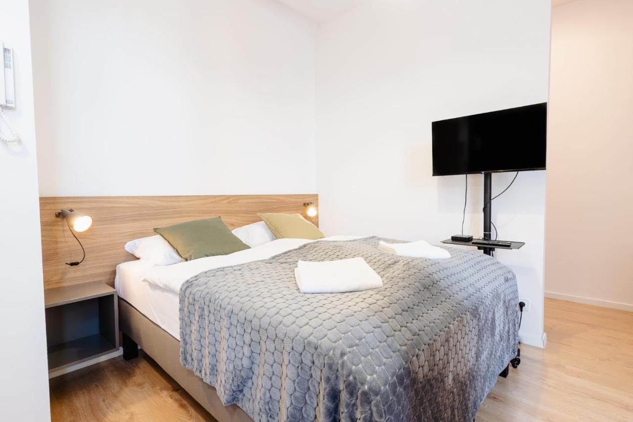Apartment Elegant Very Berry In Center By Renters *
