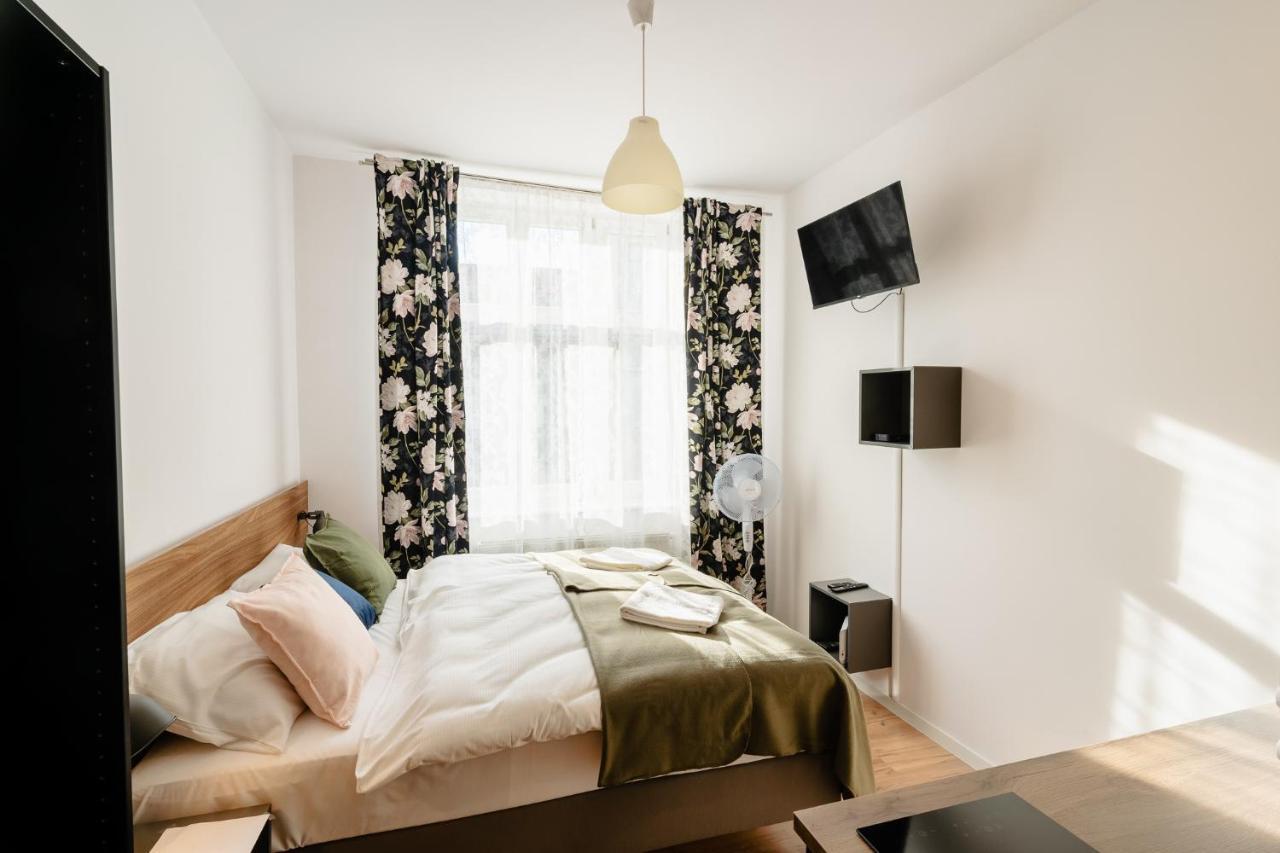 Elegant Very Berry In Center By Renters * Poznan