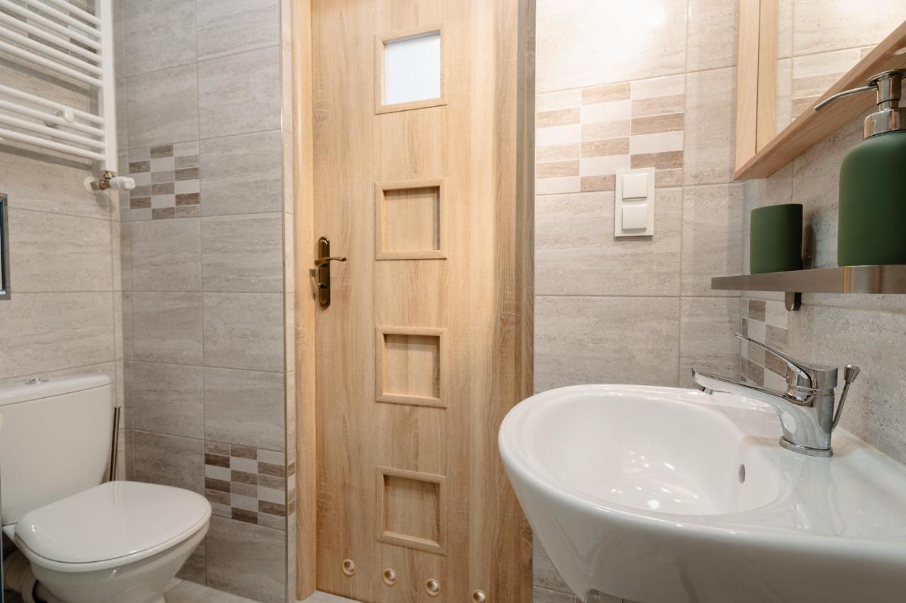 Elegant Very Berry In Center By Renters Poznan