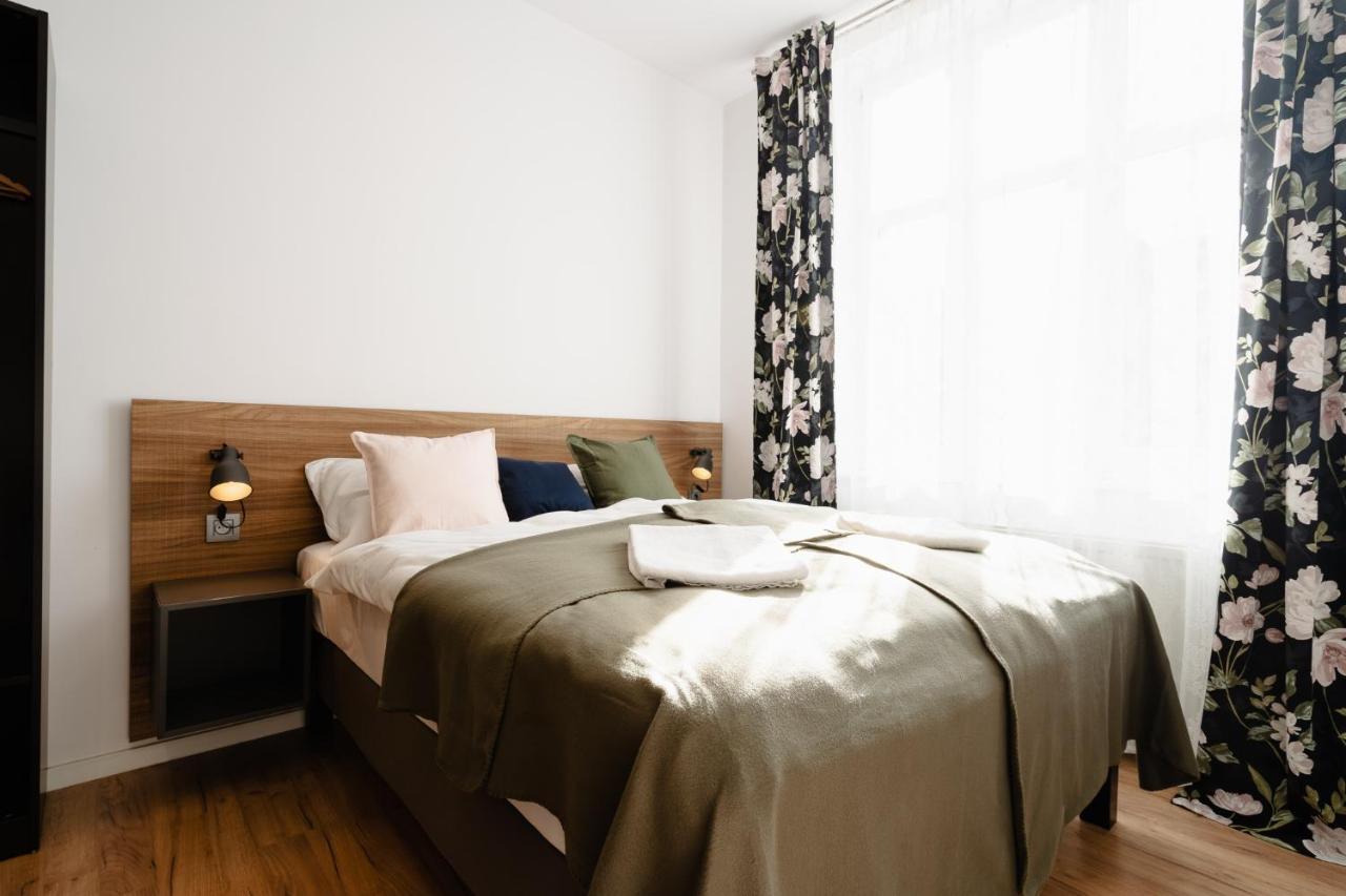 Elegant Very Berry In Center By Renters Apartment Poznan