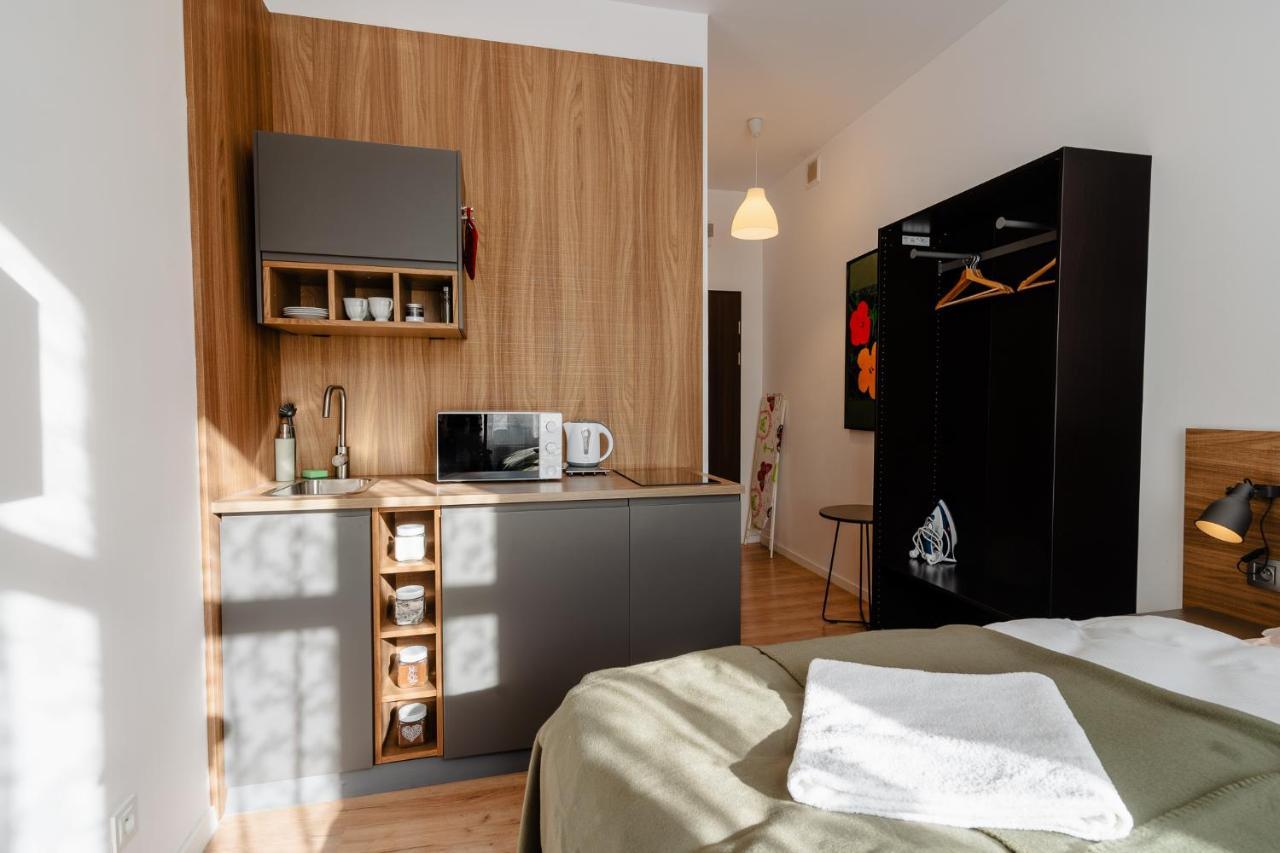Elegant Very Berry In Center By Renters Apartment