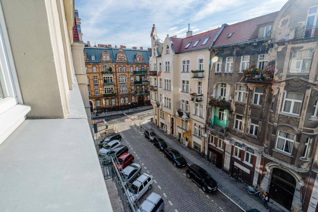 Elegant Very Berry In Center By Renters Poznan
