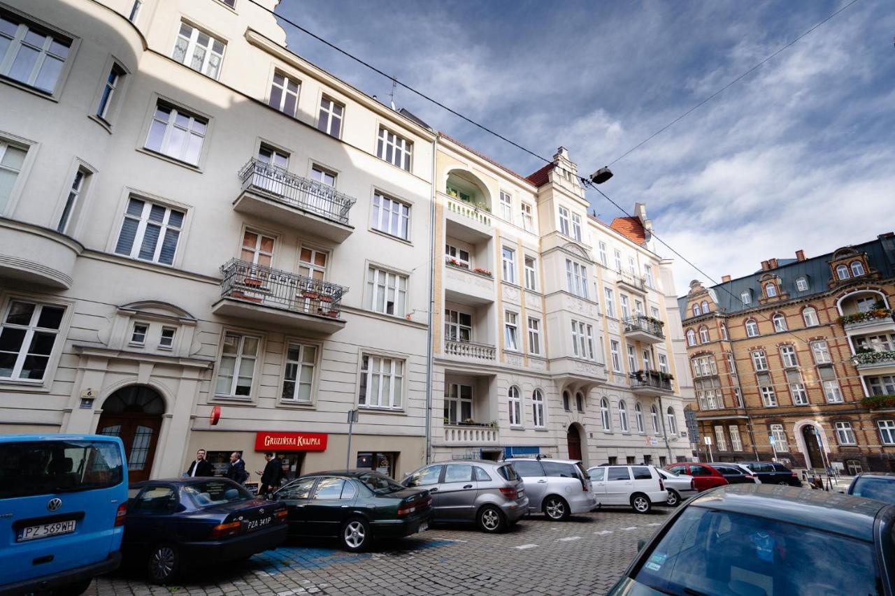 Elegant Very Berry In Center By Renters Apartment Poznan
